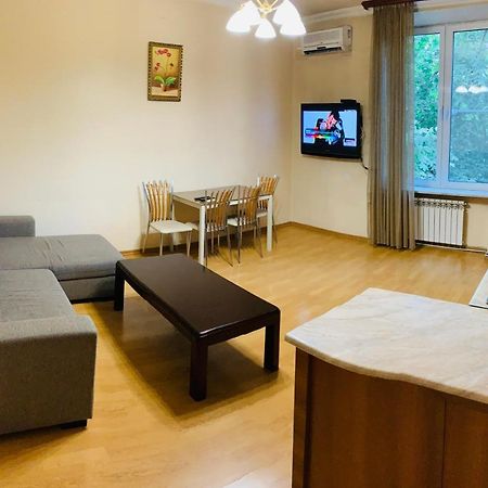 City Center Apartment On Sayat Nova Street Yerevan Exterior foto