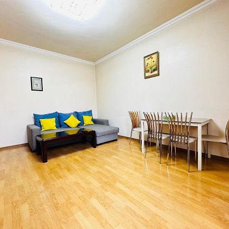 City Center Apartment On Sayat Nova Street Yerevan Exterior foto