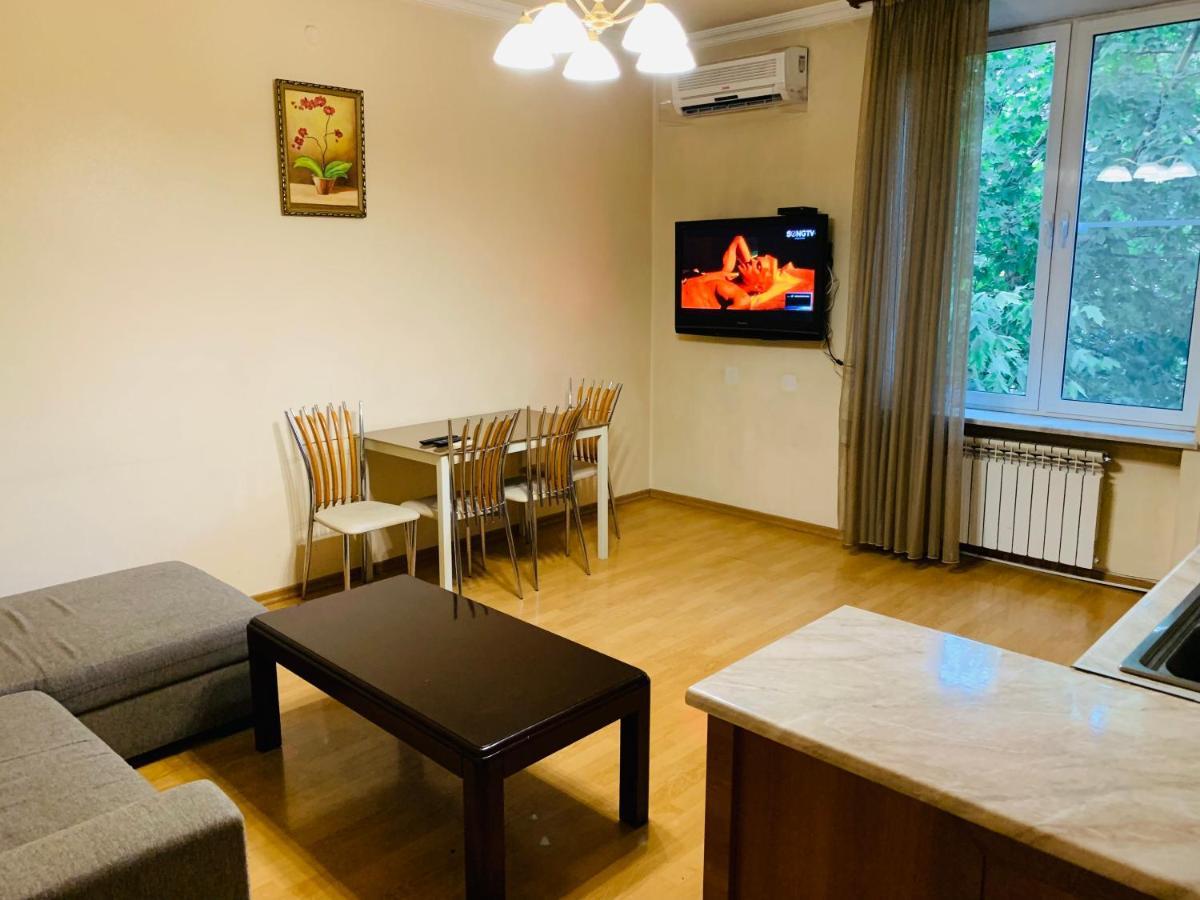 City Center Apartment On Sayat Nova Street Yerevan Exterior foto