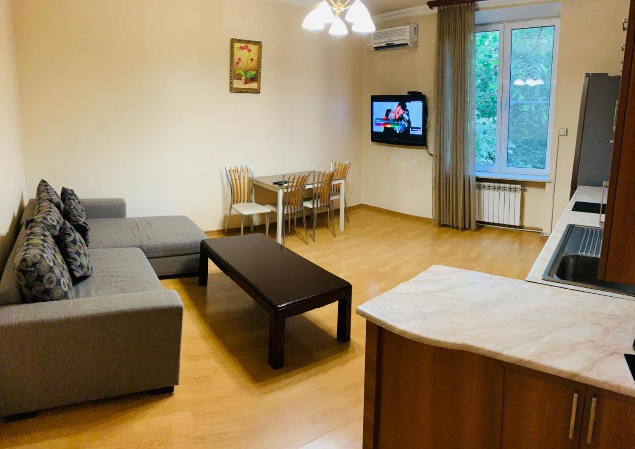 City Center Apartment On Sayat Nova Street Yerevan Exterior foto