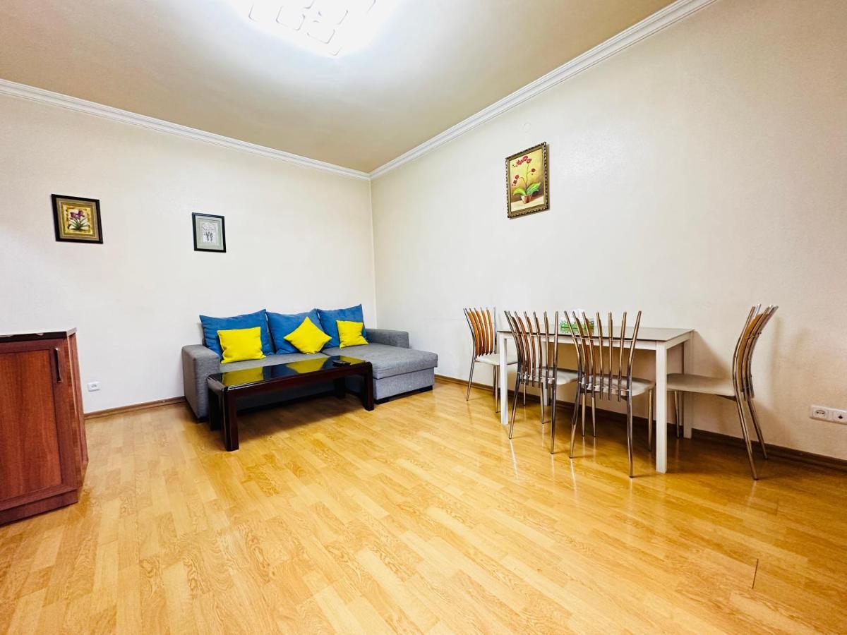 City Center Apartment On Sayat Nova Street Yerevan Exterior foto